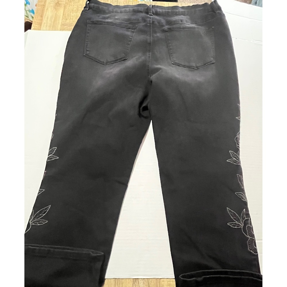 DG2 Diane Gilman Black Rose Embroidered Classic Stretch 16PW Floral Denim Jeans - Picture 9 of 9